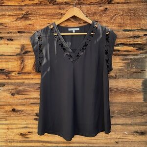 DANIEL RAINN | Black Cut-Out V-Neck Blouse L